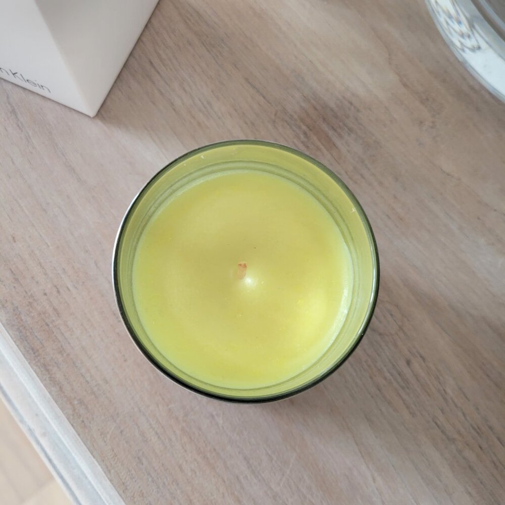 Calvin Klein Winter Fruit Scented Candle | Apple Mandarin Vanilla Luxe Decor - Picture 5 of 11